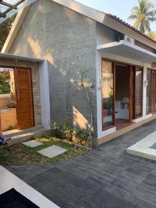 a small house with a door and a porch at Pranajayaloka private villa in Tejakula