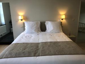 Bed & Breakfast Jezuietenplein 21客房内的一张或多张床位