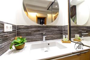 a bathroom with a sink and a mirror at The Nest, parking, centre, vue sur la Cathédrale in Albi