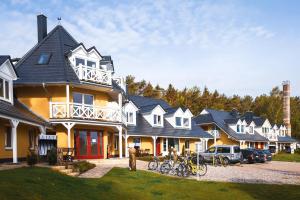 a large house with bikes parked in front of it at Strandhäuser Blankenfohrt in Ueckeritz