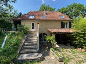 Το κτήριο όπου στεγάζεται  η παραθεριστική κατοικία