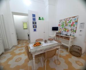 A television and/or entertainment centre at Li Frati Casa Vacanze