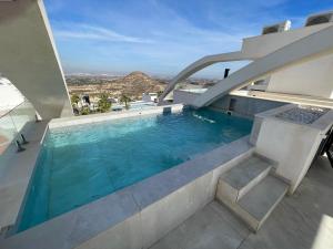 Casa Colina - privezwembad & liftの敷地内または近くにあるプール