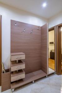 een badkamer met een douche en een houten muur bij Spacious Newly Furnished 1 BDRM Apartment in Sofia