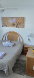 A bed or beds in a room at Apartamento en Port Saplaya