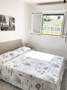 מיטה או מיטות בחדר ב-Appartamento Sbirciamare