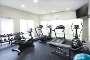 Fitness centrum a/nebo fitness zařízení v ubytování Fairfield by Marriott Los Cabos