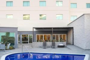 Bazén v ubytování Fairfield by Marriott Los Cabos nebo v jeho okolí