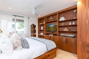 a bedroom with a large bed with wooden shelves at Aspen Core Renovated 2 BR, 2 BA with AC in Aspen