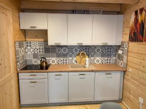 Η κουζίνα ή μικρή κουζίνα στο Domek Prowansja Sosnówka Karpacz BALIA