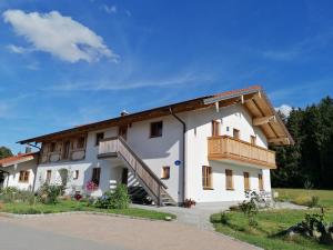 a large white house with a wooden roof at Hölzlhof in Amerang