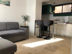 a living room with a couch and a table in a kitchen at La Figuière in Manosque