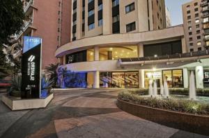 a building with a sign in front of it at Hotel Slavieiro Moema Suite Prime Familia in Sao Paulo