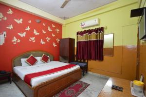 Postel nebo postele na pokoji v ubytování HOTEL JAI MAA PALACE