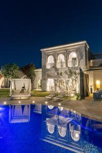 Bazén v ubytování Palais Anthea Boutique Hotel & Spa nebo v jeho okolí