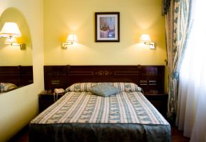 Postel nebo postele na pokoji v ubytování Hostal Centro Sol Madrid