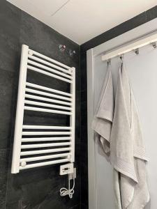 a bathroom with a towel rack and a window at Apartamento Torre Australis in Madrid