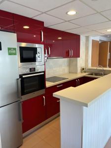 A kitchen or kitchenette at COSTA DAURADA APARTAMENTS - Royal 107 Luxe