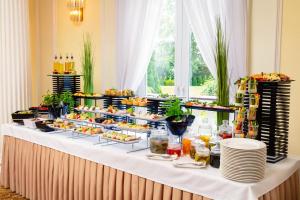 a buffet of food on a table with plates at Pałacyk Otrębusy Business & Spa in Otrębusy