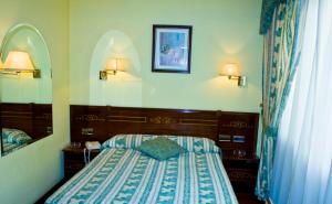 Postel nebo postele na pokoji v ubytování Hostal Centro Sol Madrid