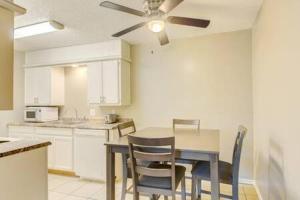 Η κουζίνα ή μικρή κουζίνα στο One-bedroom ready for you near Fort Sill