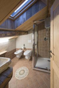 Agriturismo Baita De L'ALL的一间浴室