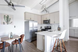 Culver City 1BR w Gym Pool WD nr shops LAX-326