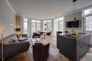 a living room with a couch and a table at Schloßappartements Heringsdorf in Heringsdorf