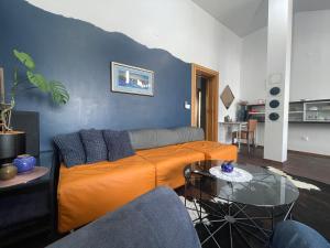 a living room with a couch and a table at Vila Milka - Balkon - Besplatan parking - Samostalna prijava in Karlovac
