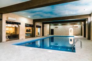 a large swimming pool in a house at مزرعة واستراحة ألفي الترفيهية بالهير in Al Qaia