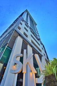 a tall building with the sxk sign on it at Ber-Santai @Sky Hotel Suites in Kota Kinabalu
