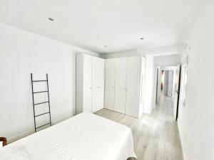 Postel nebo postele na pokoji v ubytování Elegante apartamento 6-8pax AV Palmera 3D 2B