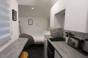 a small kitchen with a bed in a room at The Snug- Studio in Portishead with Parking in Portishead