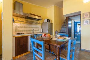 Η κουζίνα ή μικρή κουζίνα στο Villa Allegra PANORAMICA 150 mt dal mare