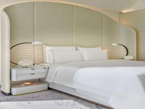 Vuode tai vuoteita majoituspaikassa Fairmont Doha