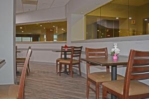 Quality Inn & Suites East Syracuse - Carrier Circle餐厅或其他用餐的地方