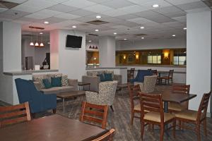 Quality Inn & Suites East Syracuse - Carrier Circle餐厅或其他用餐的地方