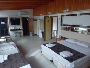Postel nebo postele na pokoji v ubytování Behram Hotel