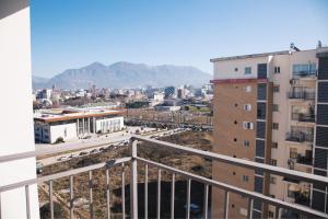 een balkon met uitzicht op de stad bij Park View Apartment in Tirana