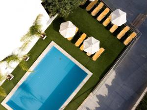 O vedere a piscinei de la sau din apropiere de Sergios Hotel
