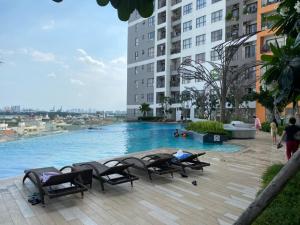 Πισίνα στο ή κοντά στο 2 Bedrooms At The Sun Avenue In The Center Of District 2 With Overflow Swimming Pool