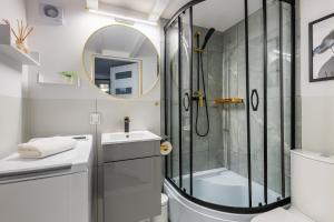 Kúpeľňa v ubytovaní Luxury Apartments in the City Center + 33 fotografií