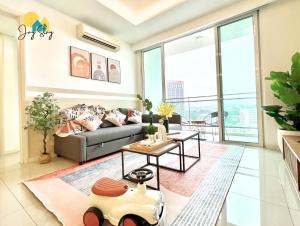 Posezení v ubytování NEW! The Shore l 3BR l 6-11pax l Direct Mall Access l City Centre l River View l Jonker Street by Jay Stay Management