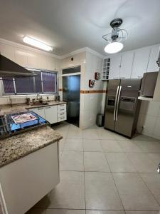 Kuchyň nebo kuchyňský kout v ubytování Gran Enseada - Praia Guarujá