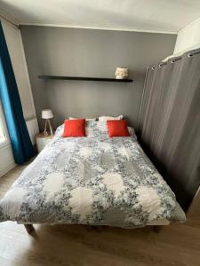 Ein Bett oder Betten in einem Zimmer der Unterkunft Nice flat Paris 16 near to Eiffel Tower