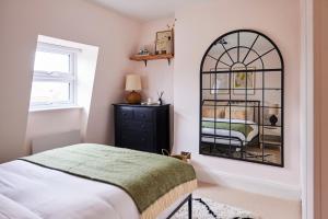 a bedroom with a bed and a mirror at The North Notting Hill Crib - Bright 1BDR Flat in London