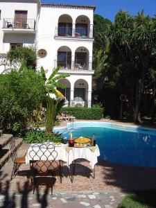 Bazén v ubytovaní Hotel Residencia Miami alebo v jeho blízkosti
