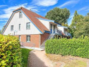 a brick house with a staircase in front of it at Ferienwohnung Papillon Boltenhagen in Boltenhagen