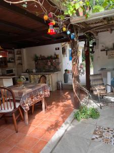 a patio with a table and chairs in a room at Casa Mico Leão Dourado in Bombinhas