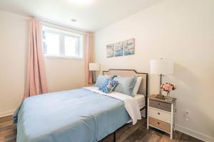 a bedroom with a bed and a window at Free Parking - Best Travel by Zen Living in Longueuil